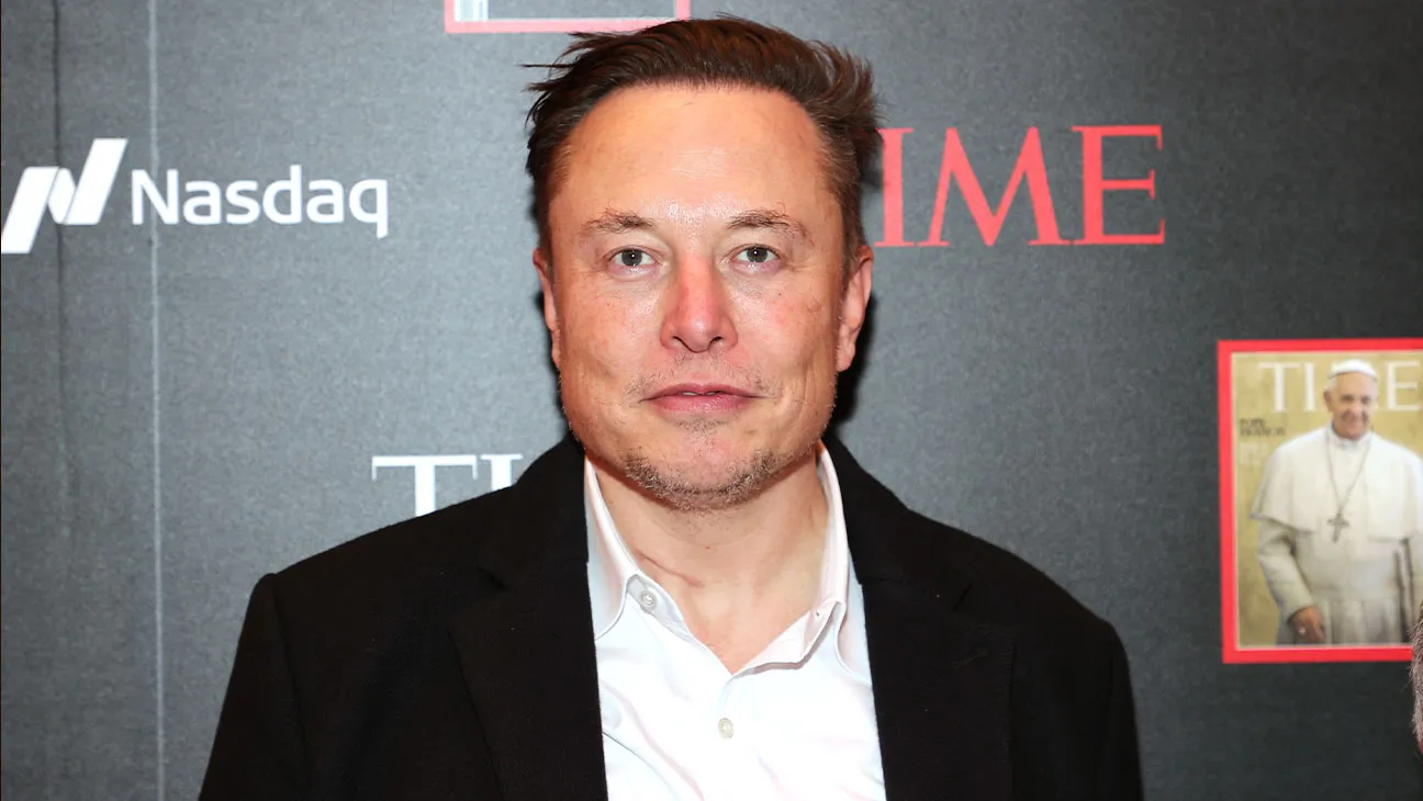 Elon Musk Reinstates Reporters' Twitter Accounts Day After Suspension